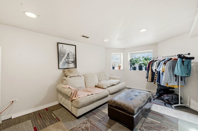 Building Photo - 1637 S St Louis Ave