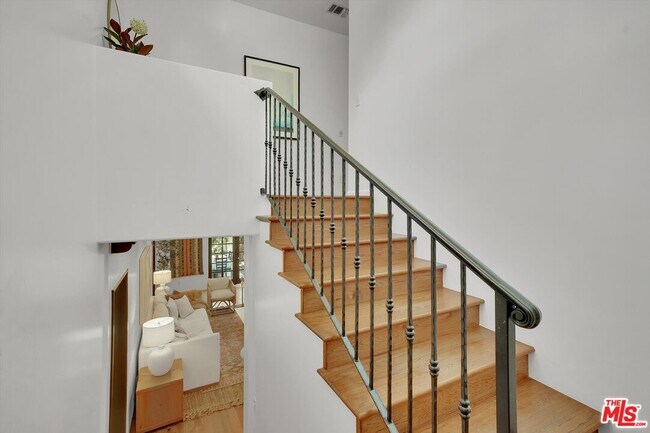 Building Photo - 4300 Laurelgrove Ave