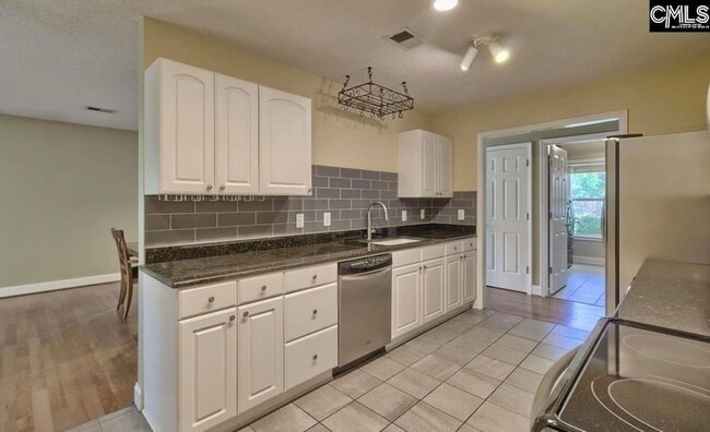 Building Photo - 3011 Clark St