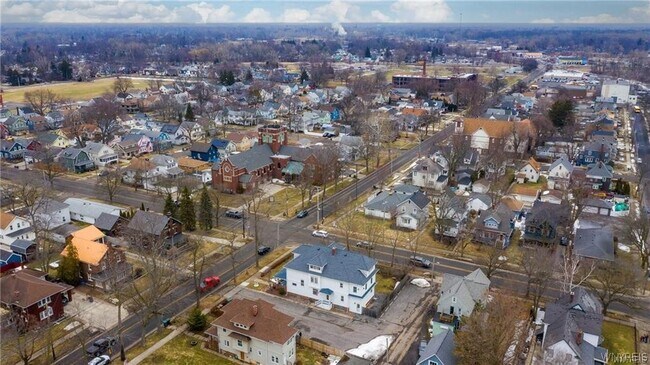 Building Photo - 319 Wheatfield St