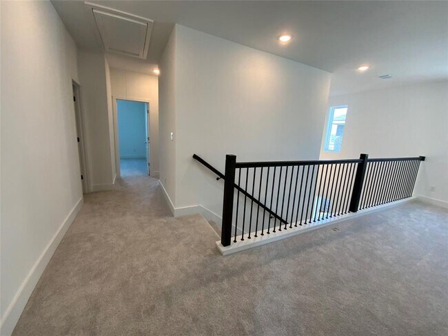 Building Photo - 537 Bauer Lp