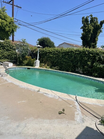 Pool - 300 S La Peer Dr