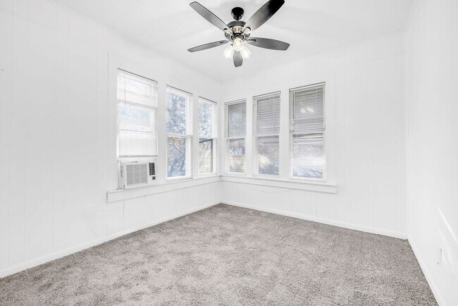 Building Photo - 526 W Munson St