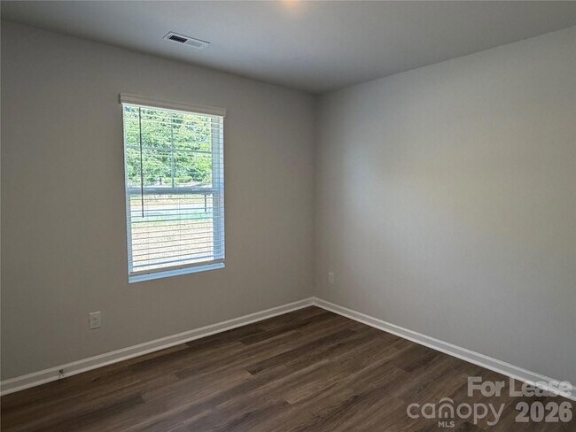 Building Photo - 1207 Suncrest Ave