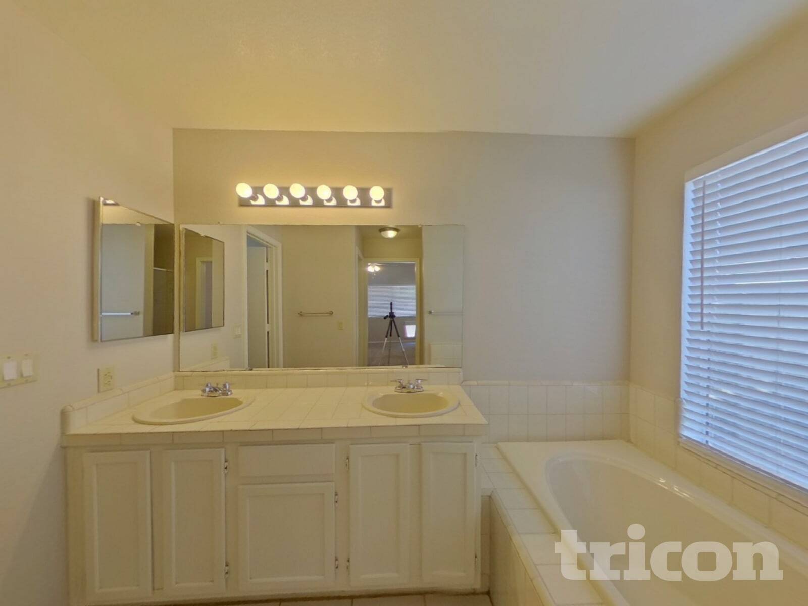 Building Photo - 1938 E Wagoner Rd