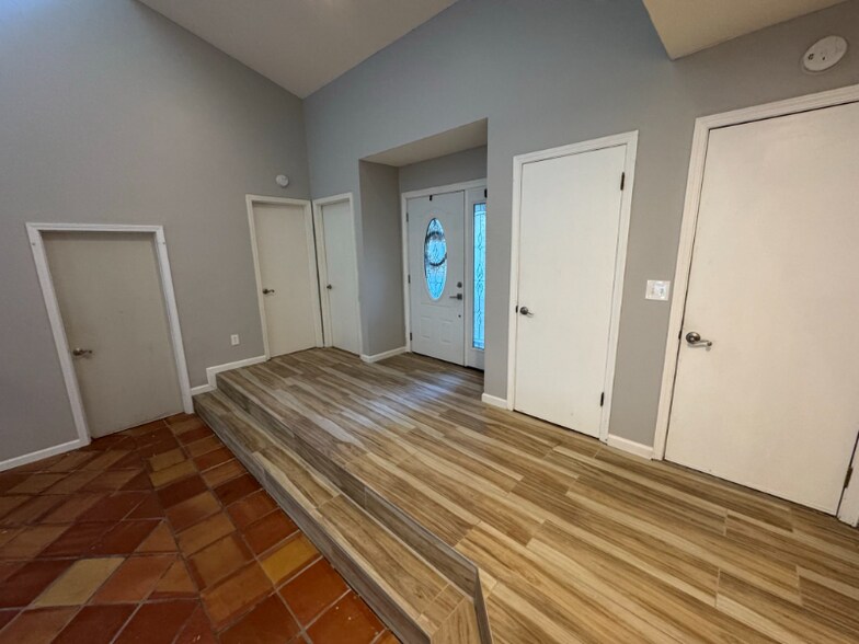 Building Photo - 306 Curacao Way