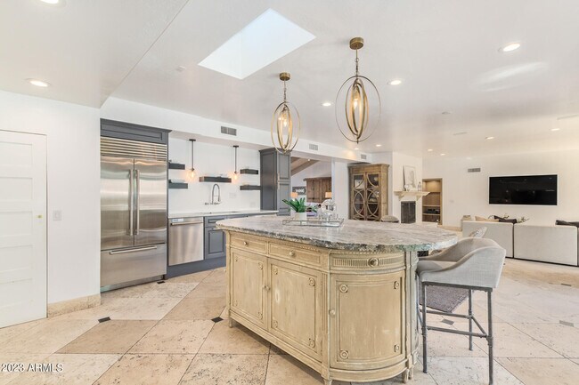 Building Photo - 4450 E Camelback Rd