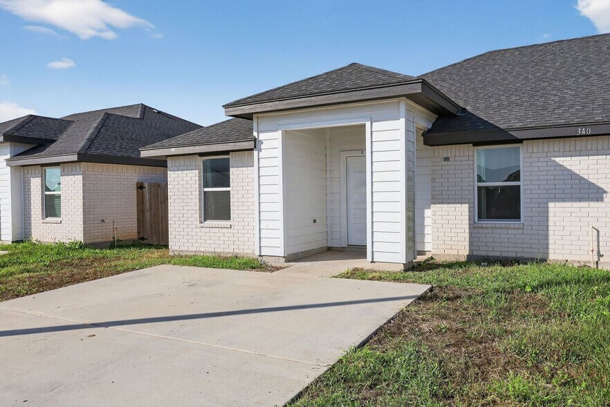 Building Photo - 340 Uva Ln