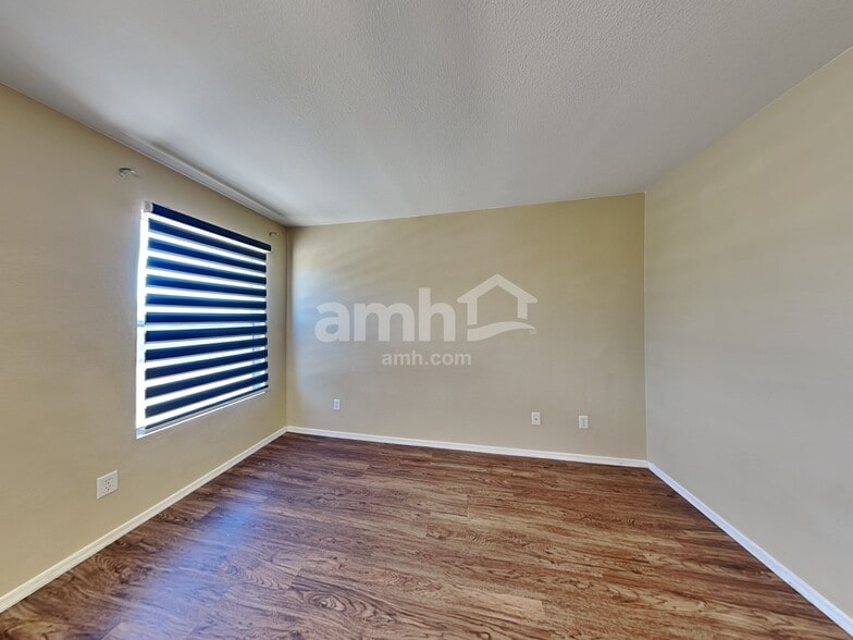 Building Photo - 5020 E Butterweed Dr