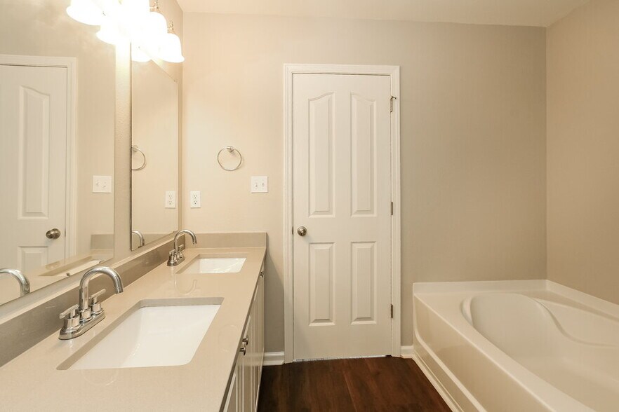 Building Photo - 8525 Emerald Fern Way