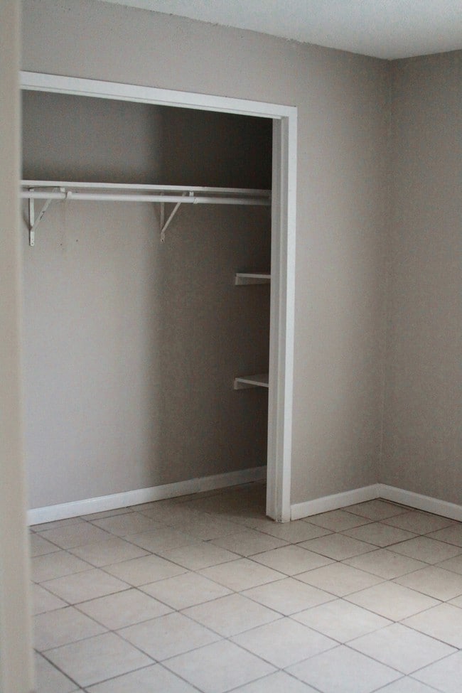 closet - Gladefield Garden Apartments