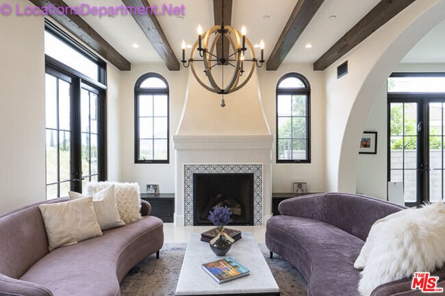 Building Photo - 5861 Ridgebrook Dr