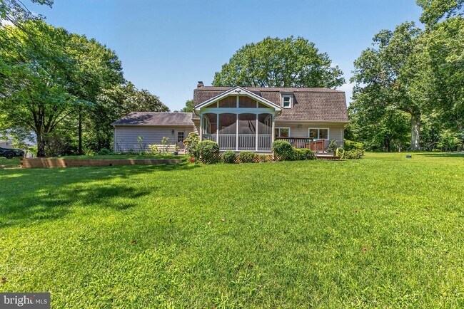 Building Photo - 723 Forest Ridge Dr