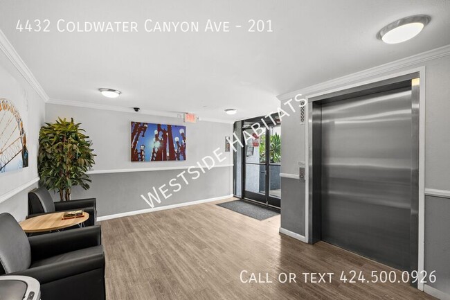 Building Photo - Gorgeous NEWLY RENOVATED apartment with a ...