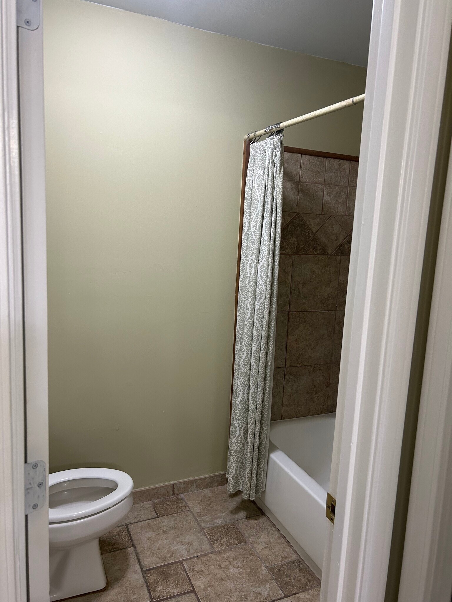 Building Photo - 102 Bainbridge Dr