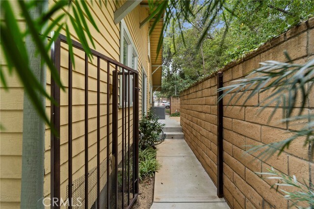 Building Photo - 316 E Foothill Blvd