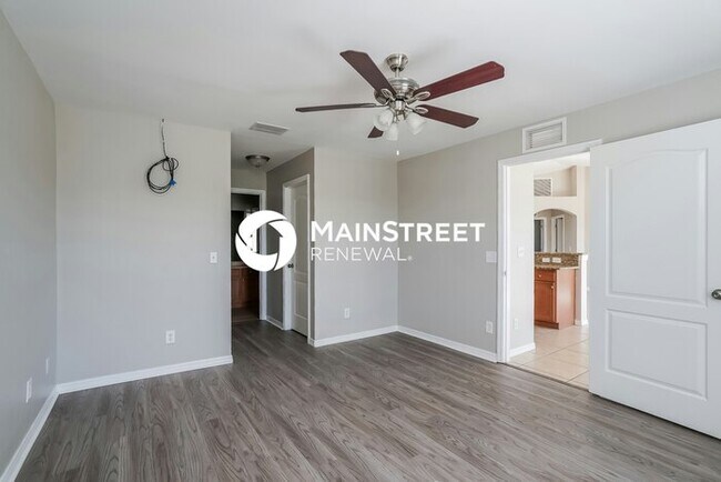 Building Photo - 3 Bedroom Pet-Friendly Home in LEHIGH ACRE...