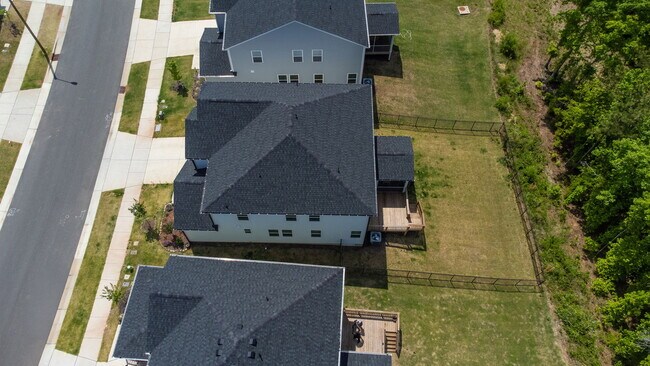 Building Photo - 1537 Underbrush Dr