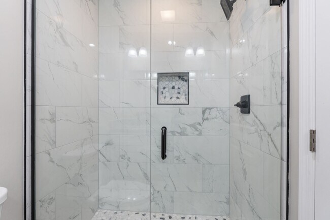 Building Photo - 3 bedroom BRAND NEW Townhome in Cleveland!