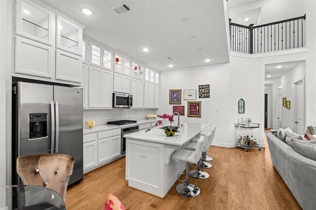 Building Photo - 18247 Lakepoint Rdg Ln