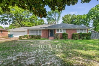 Building Photo - 1288 Davidson Dr