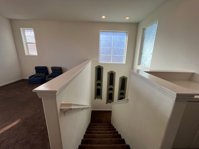 Building Photo - 1707 Frangipani Ave