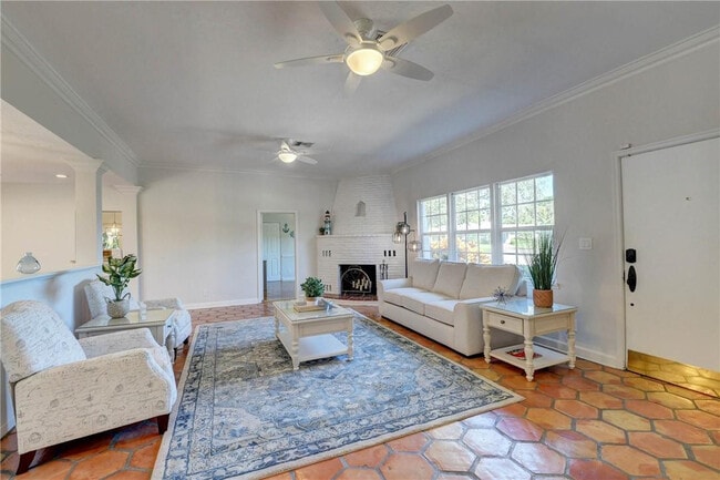 Building Photo - 302 NW 11th St