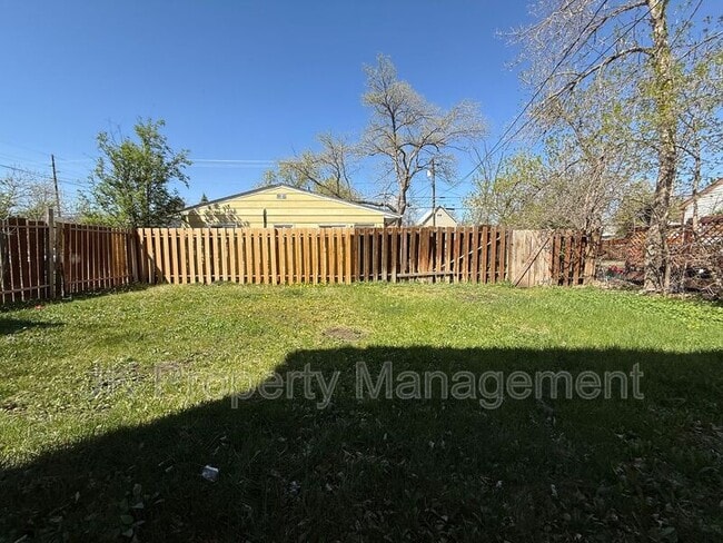 Building Photo - 913 5th Ave N