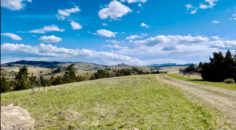 Building Photo - 60 Log Cabin Ln