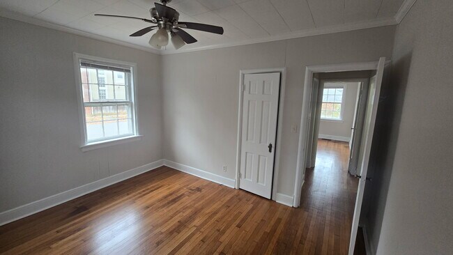 Building Photo - 4418 Cutshaw Ave