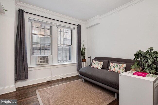 Building Photo - Adams Morgan Condo | Studio | 1 Bath | 310 Sf