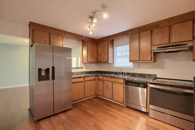 Building Photo - Call Sabrina Thomas Office at 757-767-0767...