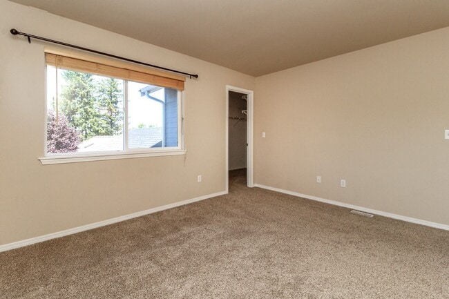 Building Photo - Charming 3-bedroom Craftsman Style DuPont ...