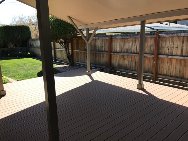 Building Photo - 2004 Kelso Ave