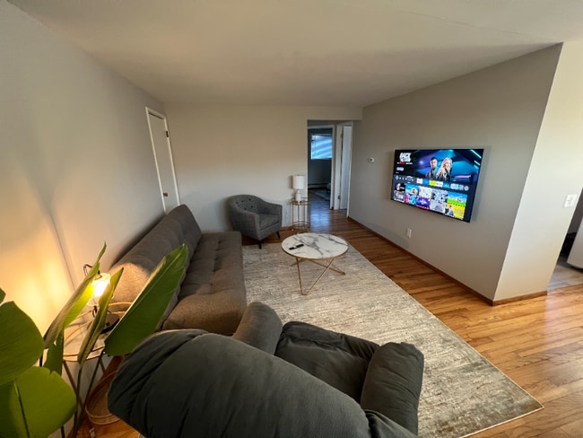 Building Photo - 2201 Catalpa Rd