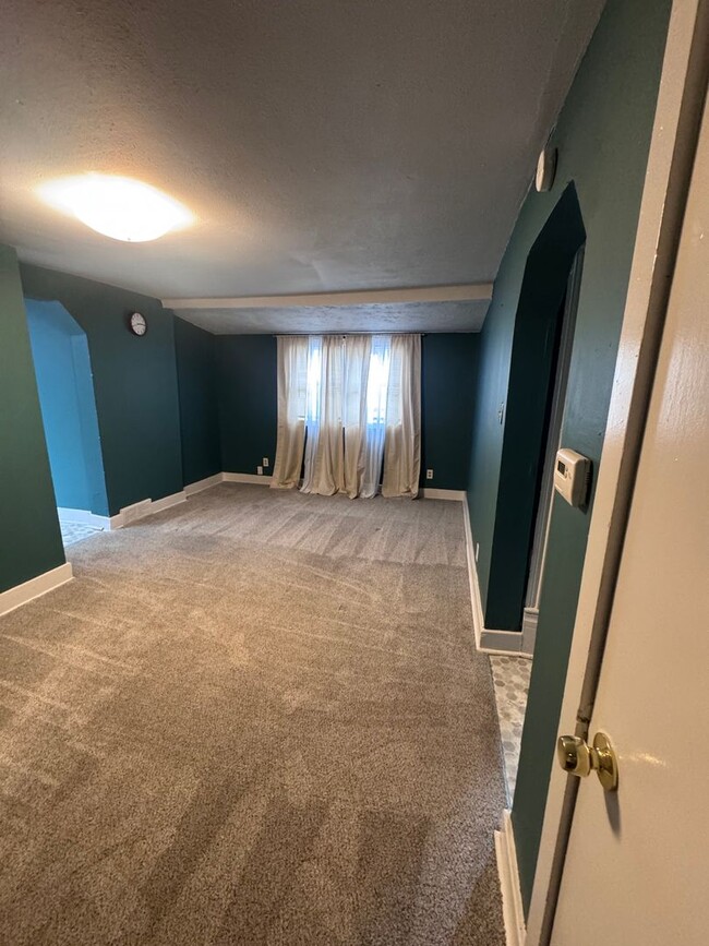 Building Photo - Updated South End 3 Bedroom