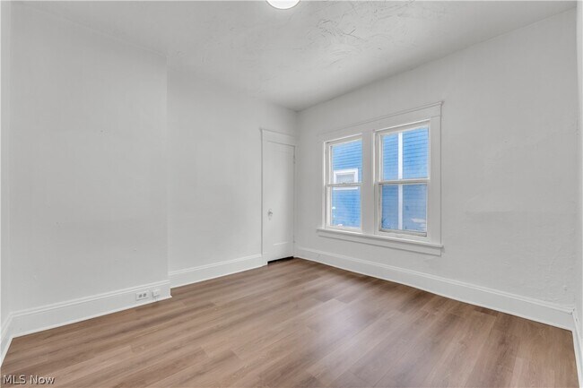 Building Photo - 414 E 148th St