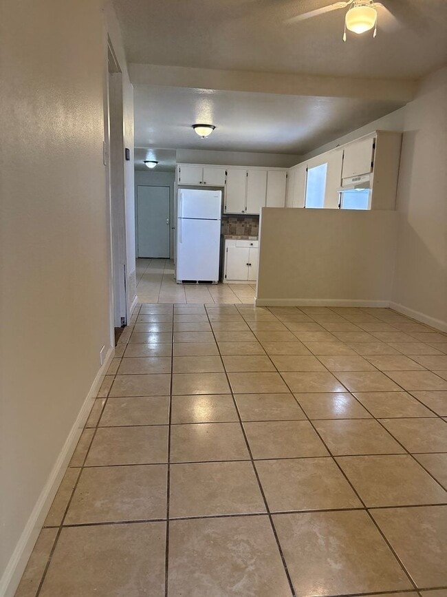 Building Photo - For Rent - Big Spring