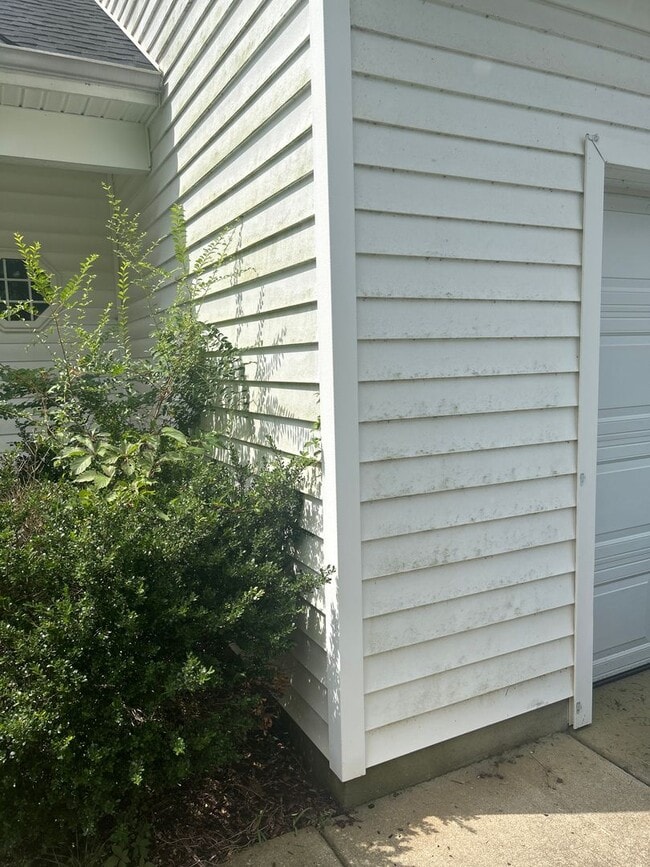 Building Photo - 4 Bedroom 2.5 Bath SF home - COMING SOON!