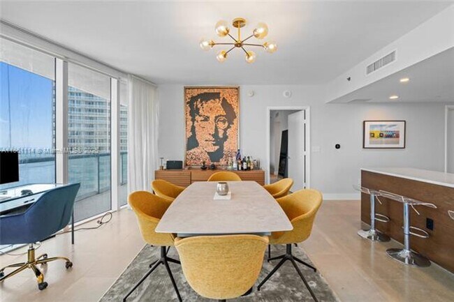 Building Photo - 465 Brickell Ave