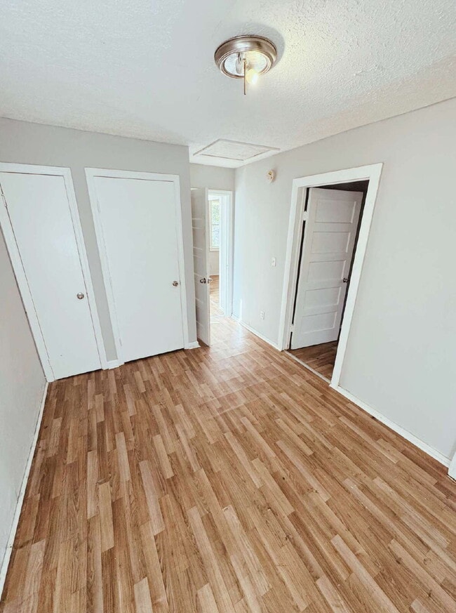 Building Photo - 743 Bright St