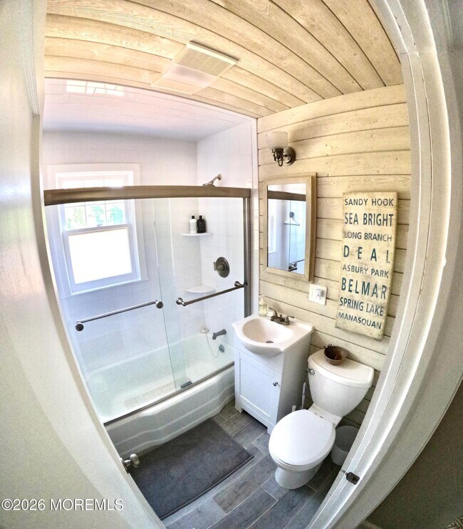 Building Photo - 1008 17th Ave