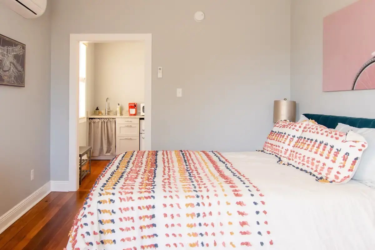 Building Photo - 716 Valence St