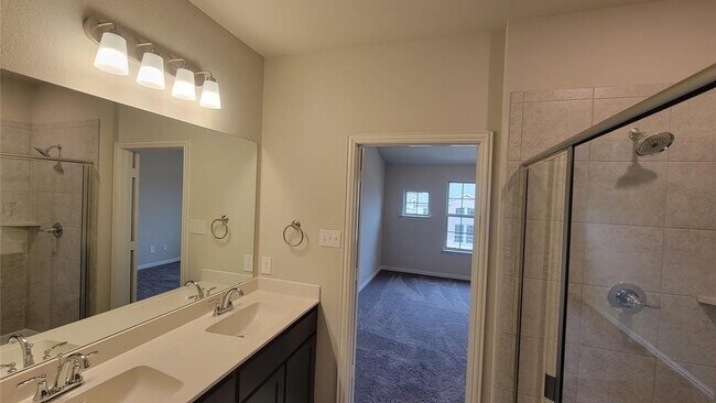 Building Photo - 3333 Solana Cir