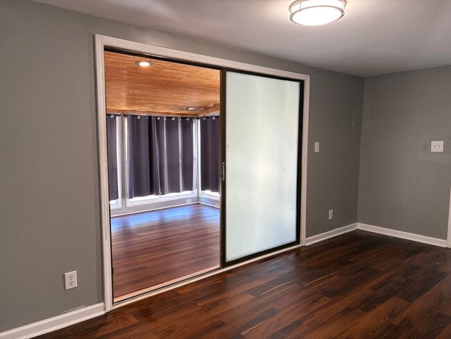 Building Photo - 4 Bedroom, 1 Bathroom House in Walkertown!