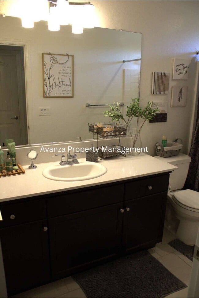 Building Photo - 1 Year Lease 4 Bed  3 Bath  Rent: $2,695 D...