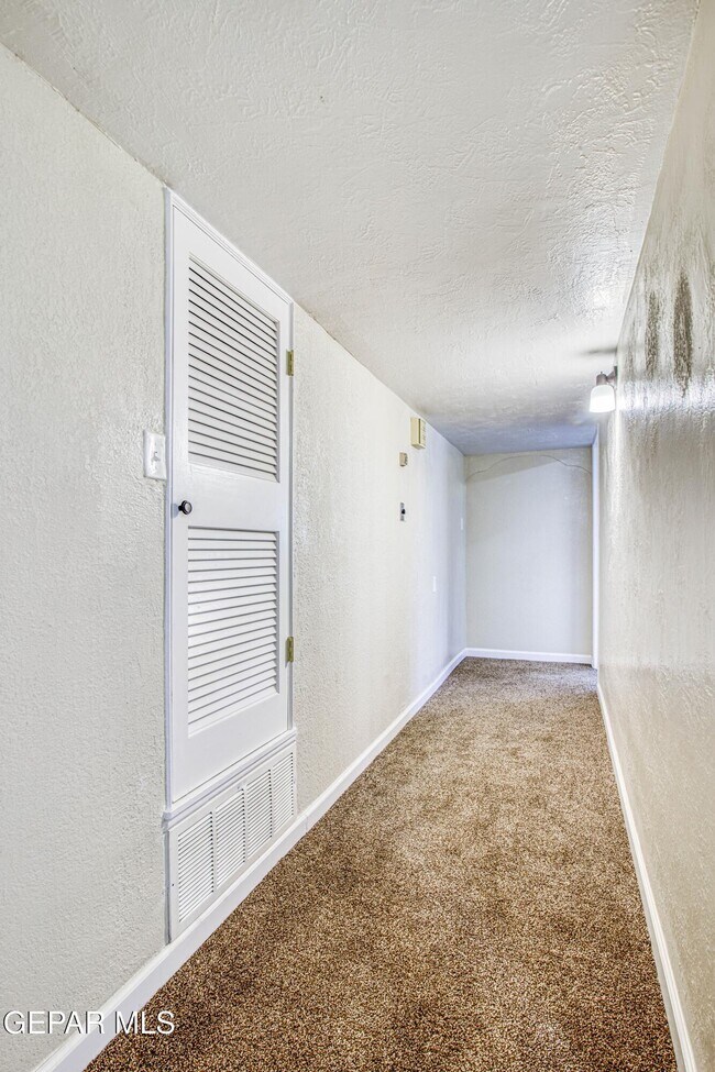 Building Photo - 1611 N Kansas St