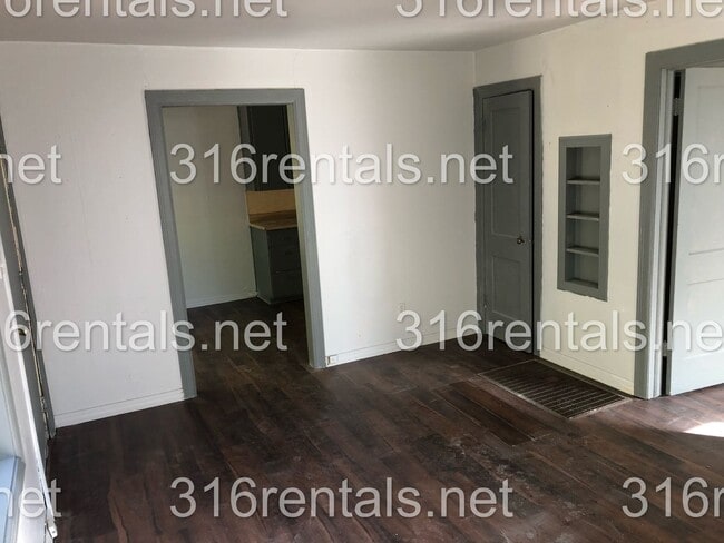 Building Photo - $650 - 1 bed 1 bath - Single Family Home