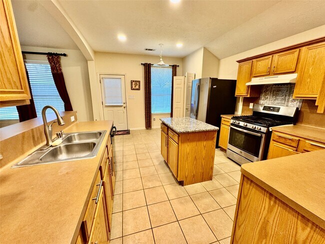 Building Photo - 20303 Misty Cove Dr