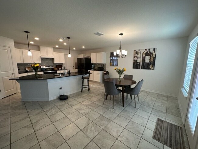 Building Photo - Move in Ready!!!... Beautiful 3 bedroom 2 ...